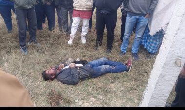 फोर लेन किनारे खाई में युवक का मिला शव, हत्या या हादसा पुलिस जांच में जुटी