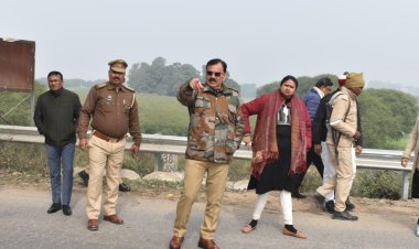 डीएम-एसपी ने किया बिहार बार्डर के पुलिस चौकियों व थानों का निरीक्षण