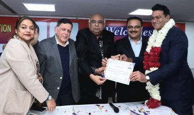 विपिन मल्हन एंव वी के सेठ पैनल के निर्विरोध चुने जाने पर चुनाव अधिकारियों ने बांटे प्रमाण पत्र