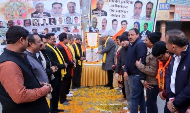 श्री राम मंदिर में प्राण प्रतिष्ठा के उपलक्ष में उत्तर प्रदेश उद्योग व्यापार मंडल ने आयोजित किया दीपोत्सव