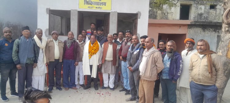चतुर्थ श्रेणी कर्मचारी हमिद अहमद के सेवानिवृत होने पर हुआ भव्य स्वागत