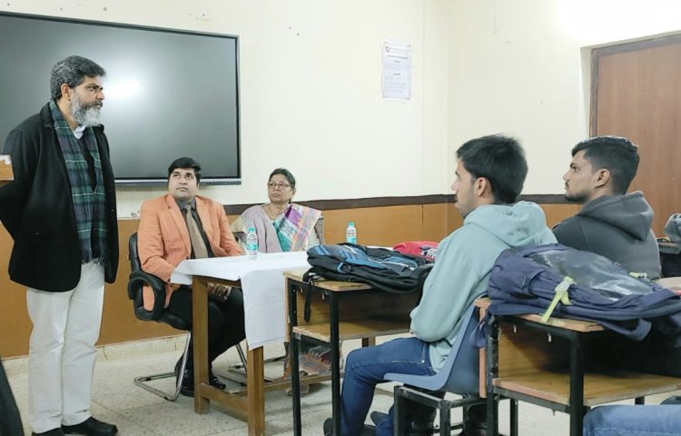 डॉ. रोहित द्विवेदी ने छात्रों को 'चैट जीपीटी के युग में प्रबंधकीय गुणवत्ता पर विस्तार' विषय पर दिया व्याख्यान