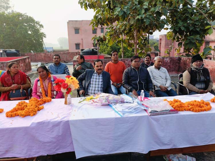 सामुदायिक स्वास्थ्य केंद्र मनिहारी पर एएनएम सविता चौबे का हुआ विदाई समारोह
