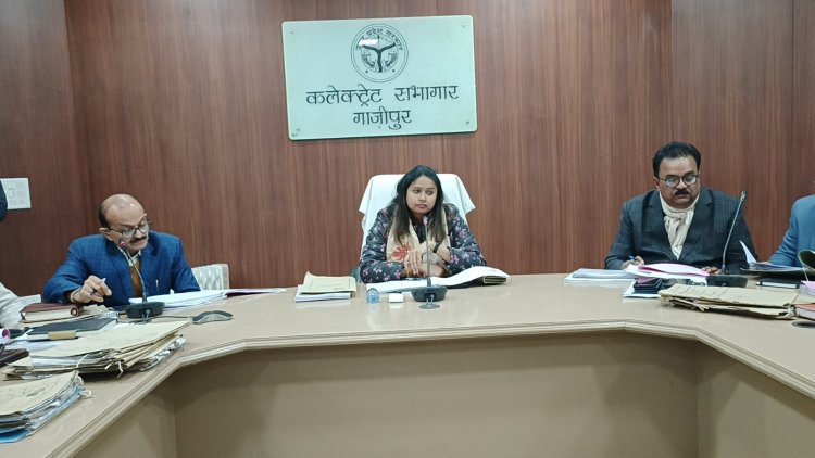 तालाब, खेल मैदान, चारागाह, ग्राम सभा की भूमि से कब्जा करने वालों पर होगी कार्यवाही - डीएम आर्यका अखौरी