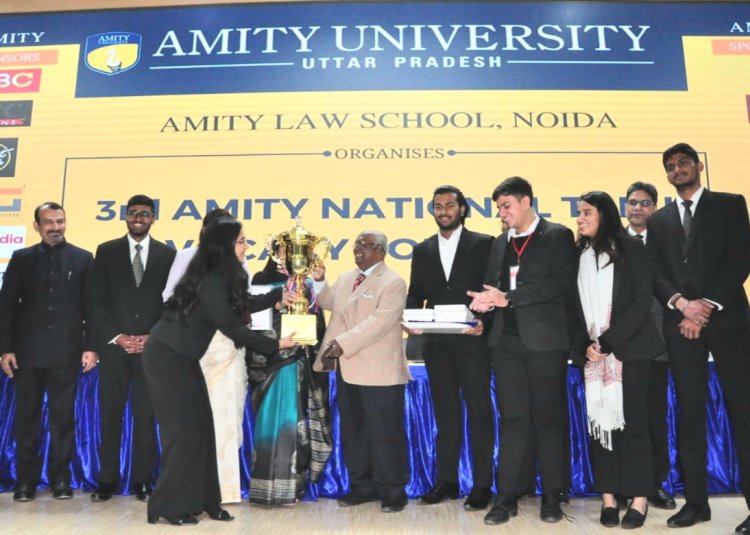 क्राइस्ट चर्च यूनिवर्सिटी बैंगलोर ने जीती एमिटी नेशनल ट्रायल एडवोकेसी टूर्नामेंट 2024 की ट्रॉफी