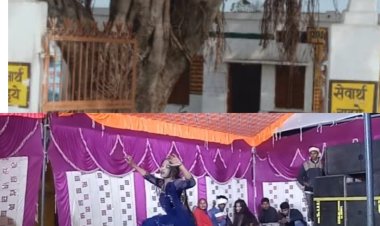 प्राथमिक विद्यालय में बार बालाओं का डांस शोसल मिडिया पर वायरल