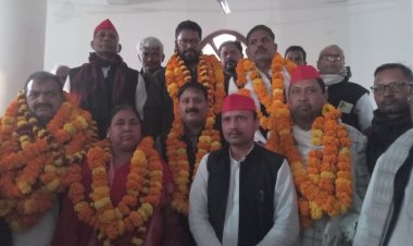 नवनामित पदाधिकारियों का सपाईयों ने किया गर्म जोशी से स्वागत