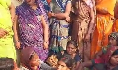 पांडाल के सजावट को हटाते समय बिजली के करेंट से युवक की मौत