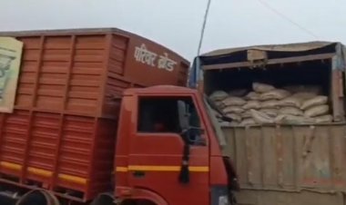 डीसीएम और ट्रक में हुई टक्कर, दो घायल
