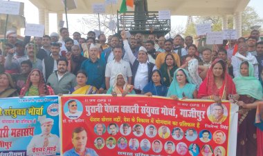 पुरानी पेंशन बहाली के कर्मचारी व शिक्षक संगठनो ने एतिहासिक पद यात्रा निकालकर किया, शक्ति प्रदर्शन