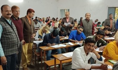 बी० एड० की परीक्षा के अंतिम दिन दो नकलची पकड़े गए, 30 परीक्षार्थी रहे अनुपस्थित