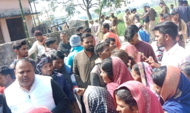 संत शिरोमणि रविदास की मूर्ति का हाथ टूटने से ग्रामीण आक्रोशित, धमकी पुलिस