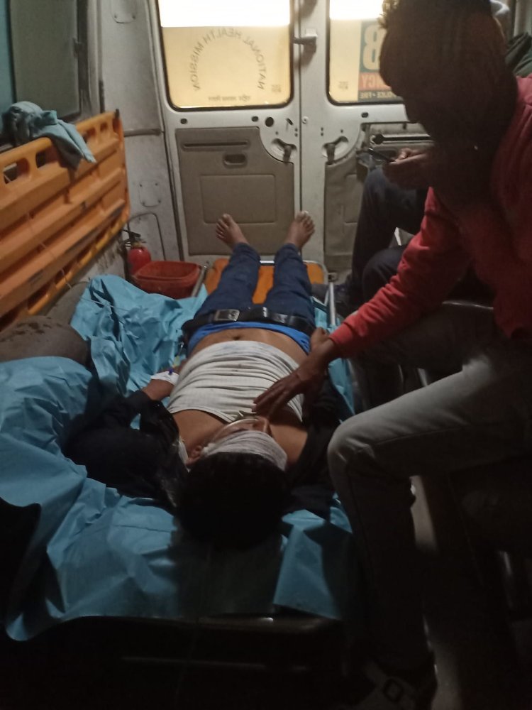 हेड इंजरी के मरीज को 108 एंबुलेंस ने पहुंचाया बीएचयू वाराणसी