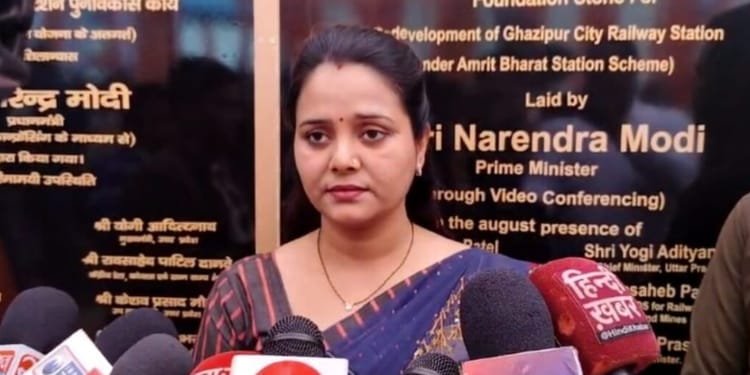 पीएम मोदी के नेतृत्व में बुलंदियों को छू रहा है भारतीय रेलवे- सपना सिंह
