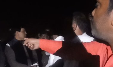 महाहर धाम घटना स्थल पर पहुंचे ऊर्जा मंत्री आक्रोशित ग्रामीणों के शिकायत पर क्षेत्रिय एसडीओ जेई समेत लाइनमैन को किया निलंबित