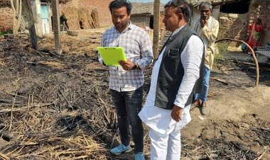 अज्ञात कारणों से लगी आग, तीन झोंपड़ी जलकर हुई खाक