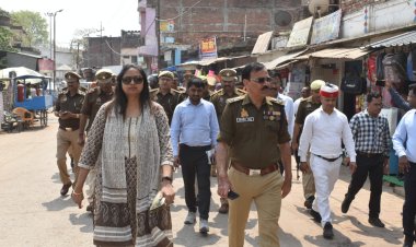 डीएम एसपी ने आगामी त्यौहार से पहले ही किया रूट मार्च, किया अपील