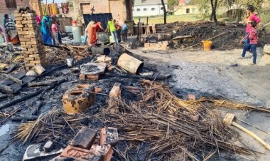शॉर्ट सर्किट से लगी आग चार झोपड़ियां जलकर लाख, लाखों का सामान स्वाहा