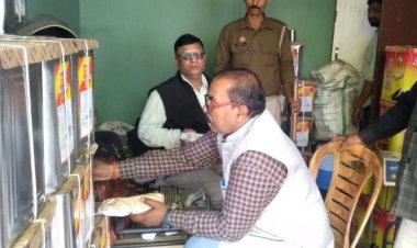 त्यौहार से पहले ही एक्सन में खाद्य सुरक्षा अधिकारियों ने छापा मारकर सैकड़ों लीटर तेल किया सीज