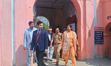 डीएम एसपी और जिला जज ने किया जिला कारागार का औचक निरीक्षण