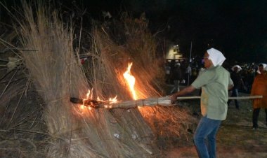 एसपी ओमवीर सिंह ने किया होलिका दहन, दी होली की बधाई
