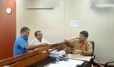 निर्दलीय प्रत्याशी के रूप में प्रवीण शर्मा ने भरा अपना नामांकन