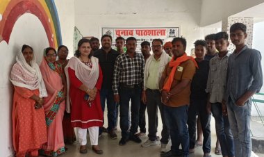 प्राथमिक विद्यालय में चुनाव पाठशाला का हुआ आयोजन