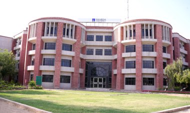 Collaborative Robots:  Driving from Smart Factory to Dairy : A study by Sharda University Agra