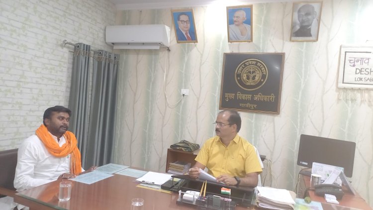 चुनाव ड्यूटी में लगने वाले कर्मचारियों की मांगों पर सीडीओ से मिला प्रतिनिधिमंडल