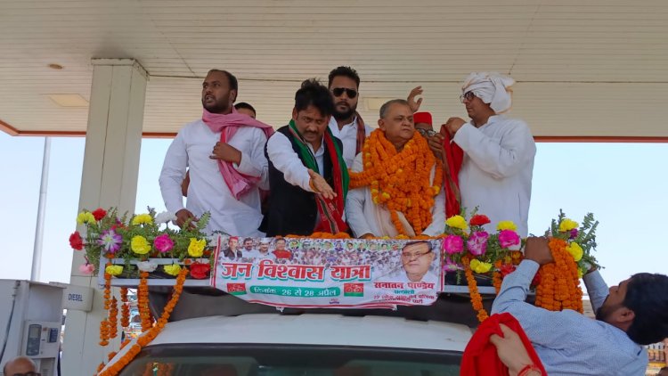 जब रथ पर सवार होकर मरदह पहुंचें सपा प्रत्याशी तो कार्यकर्ताओं में दिखा उत्साह