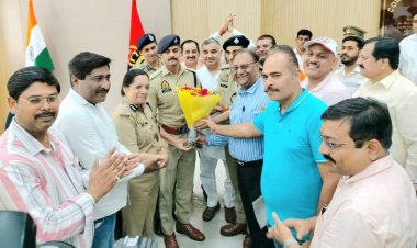 कुणाल शर्मा के अपहरण एवं हत्याकांड के खुलासे पर शहर की सामाजिक संस्थाओं ने किया पुलिस आयुक्त एव टीम को सम्मानित