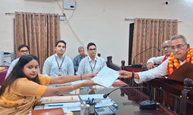 गाजीपुर - भाजपा प्रत्याशी पारस नाथ राय ने तीन सेटों में किया नामांकन