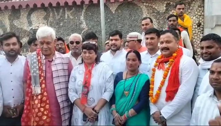 मां कामाख्या के दर्शन के बहाने कार्यकर्ताओं को साध गए एल जी मनोज सिन्हा