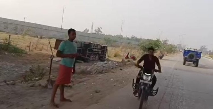 विपरीत दिशा से आ रही पिक अप को बचाने में पलटा डीसीएम