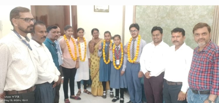सीबीएसई बोर्ड में एस एस पब्लिक स्कूल के शिवानी वर्मा 95% तो अमित यादव ने 94% अंक लाकर किया नाम रोशन
