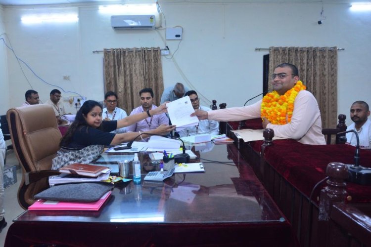 आजमगढ़ के आदित्य ने गाज़ीपुर से भरा पर्चा 