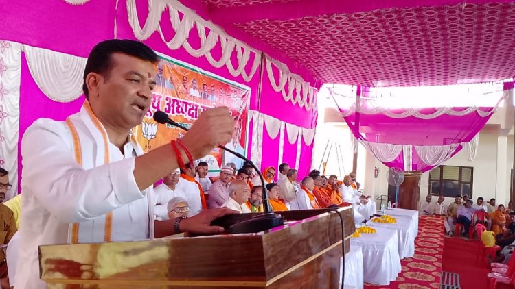 भारत तेरे टुकड़े होंगे जैसे नारे लगाने वालों के साथ है विपक्ष -पुर्व मंत्री आनंद स्वरूप शुक्ला