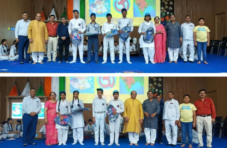 'हमारे विद्यार्थी - हमारा गौरव' भाव राव देवरस विद्यालय में मेधावी छात्र-छात्राओ को किया गया सम्मानित
