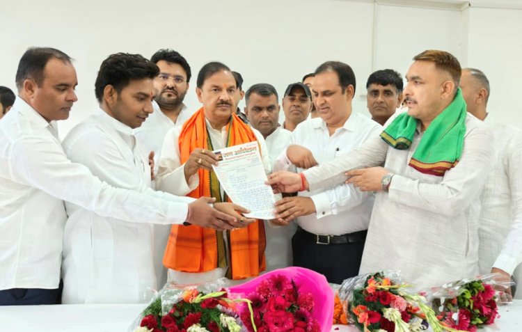 16 साल पुरानी सड़क निर्माण की मांग फिर हुई बुलंद