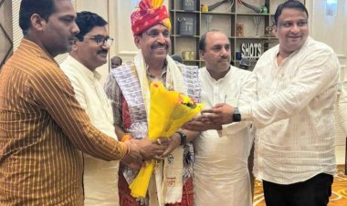 एसीपी राकेश सिंह के पुलिस विभाग से रिटायरमेंट पर बेटी-दामाद ने किया विदाई समारोह आयोजित