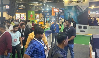 प्रगति मैदान में चल रहे इंडियन डीजे एक्सपो में जुटी दर्शकों की भारी भीड़
