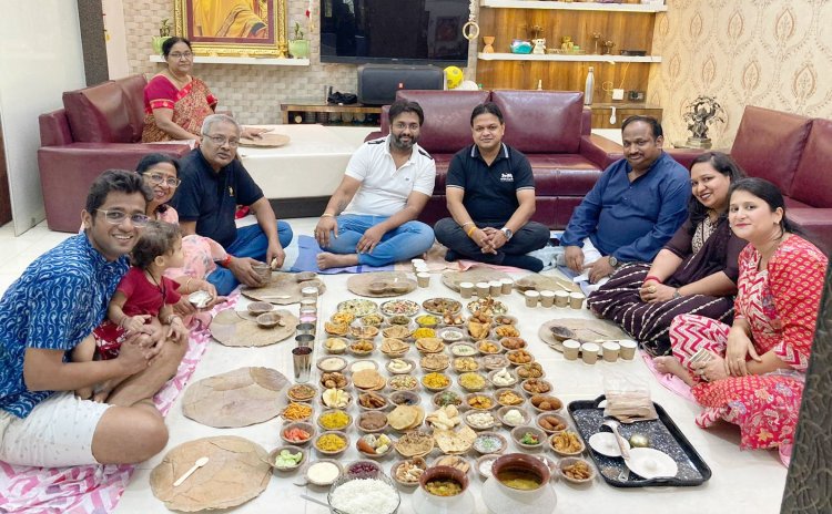 56 प्रकार के व्यंजन से लगाया गोवर्धन महाराज का भोग