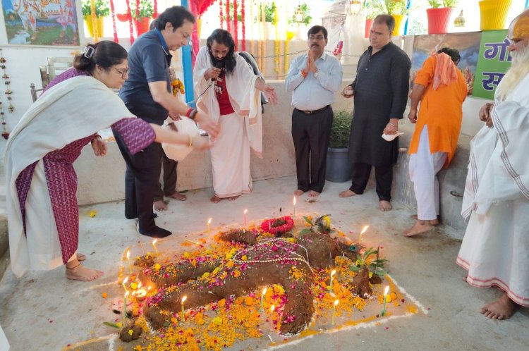 श्री सिद्ध पीठ शनि मन्दिर नौएडा में मनाया गया गौवर्धन पर्व