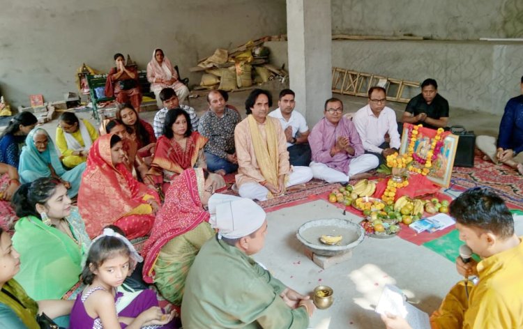 गाजियाबाद में कायस्थों ने सामूहिक रूप से की कलम दवात की पूजा