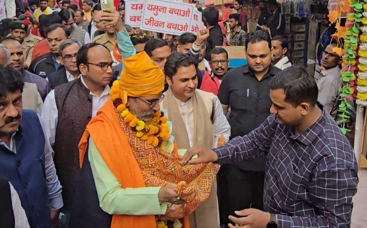 यमुना भिक्षु रविशंकर तिवारी ने किया भिक्षाटन महायज्ञ, बदरपुर एनटीपीसी गेट-3 से निकली यात्रा