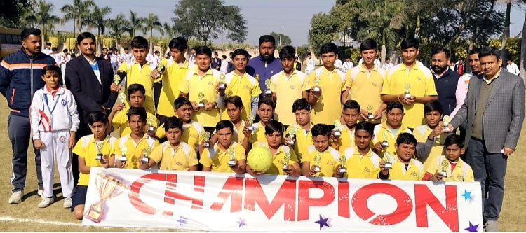 सेंट एंजेल्स स्कूल में हुई फुटबॉल प्रतियोगिता में येलो हाउस बना विजेता