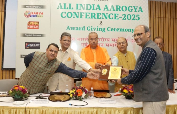 डॉ. बीरबल झा को अंग्रेजी साहित्य  रत्न  पुरस्कार से सम्मानित किया गया