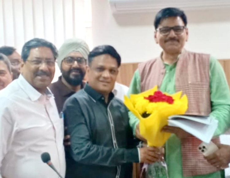 आईआईए प्रतिनिधि मंडल ने जेवर विधायक और विद्युत विभाग के चीफ इंजीनियर से की मुलाकात