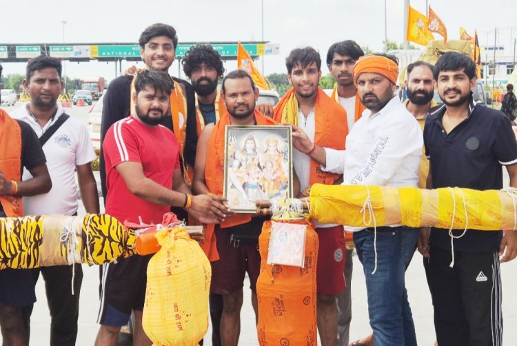 शिवसेना (शिंदे) गौतम बुद्ध नगर प्रमुख आदेश राठी ने नोएडा से गढ़मुक्तेश्वर तक यात्रा कर की कावड़ियों की सेवा