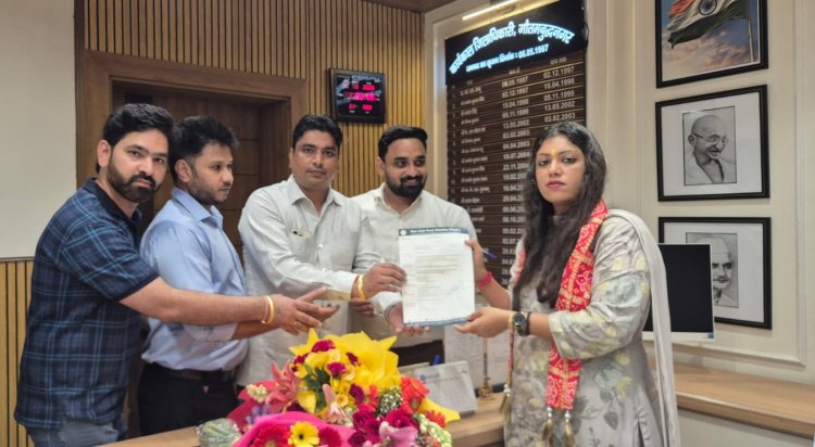 3000 फीट लंबी ऐतिहासिक तिरंगा यात्रा को लेकर जिलाधिकारी से शिष्टाचार भेंट